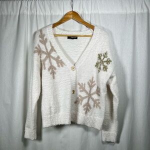 Elegant Women's Cardigan with Snowflake Design